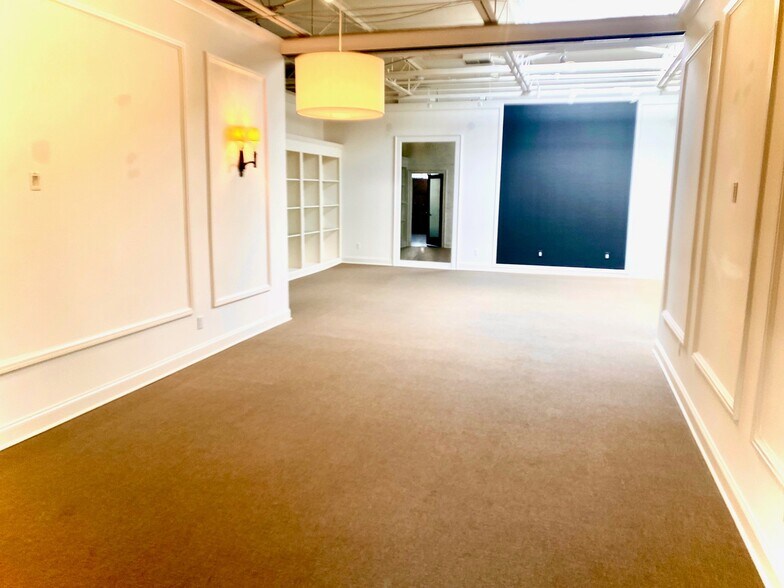 More Photos Of 2211-2255 Cole St, Birmingham Office For Lease