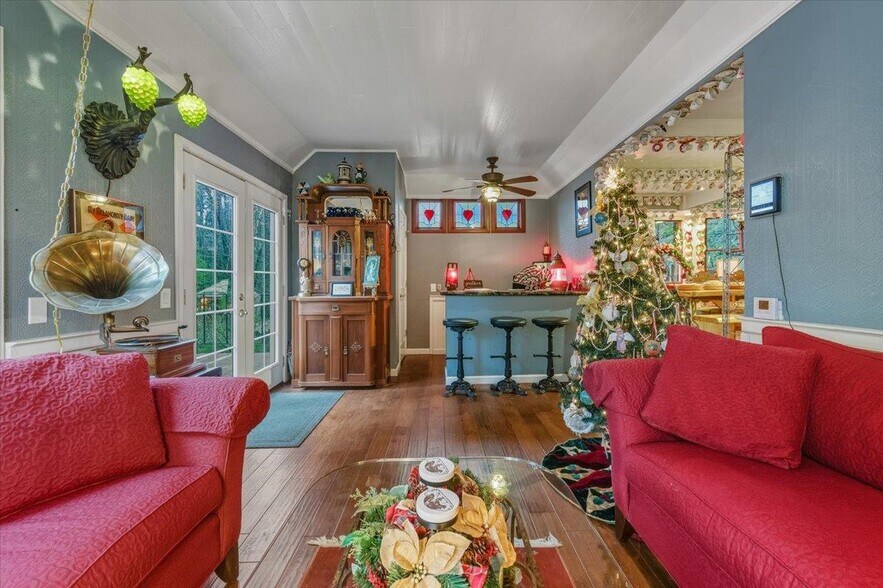 More Photos Of 301-317 S Pine St, Nevada City Hotel For Sale