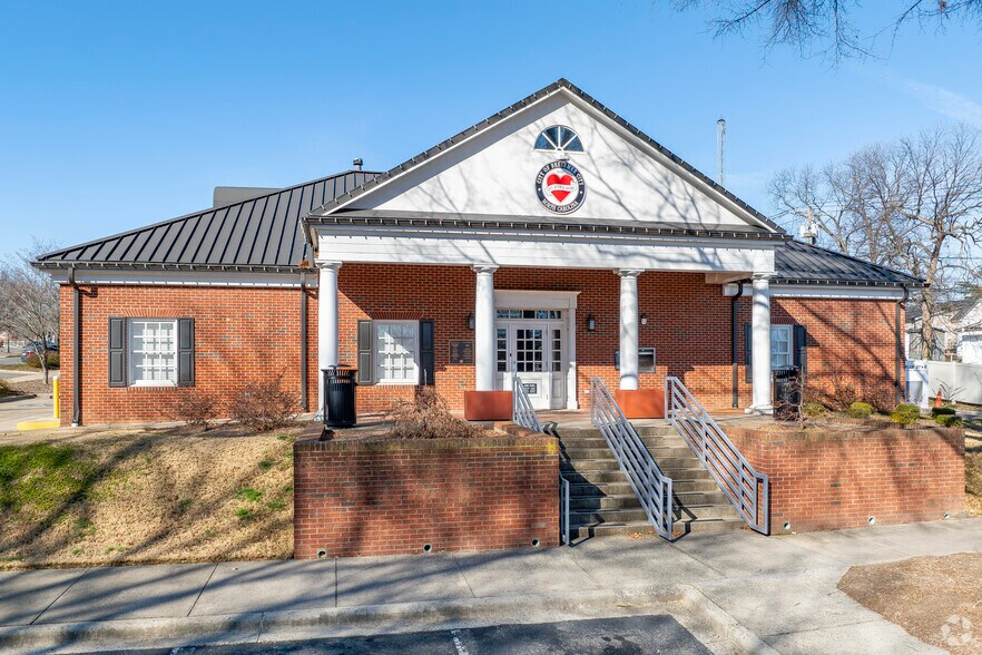 More Photos Of 125 E Virginia Ave, Bessemer City Bank For Sale