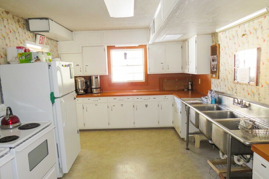 More Photos Of 1245 S Fabrique Dr, Wichita Flex For Sale