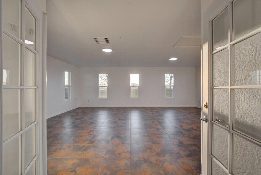 More Photos Of 6804 Agate Rd, White City Flex For Sale