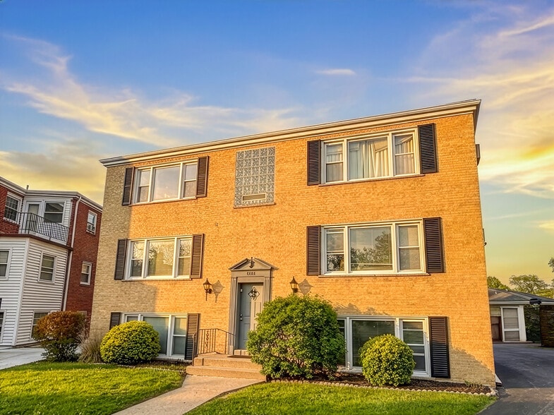 Primary Photo Of 8109 W Lawrence Ave, Norridge Apartments For Sale
