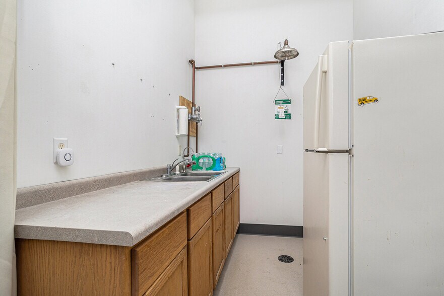 More Photos Of 550 E Cork St, Kalamazoo Freestanding For Sale