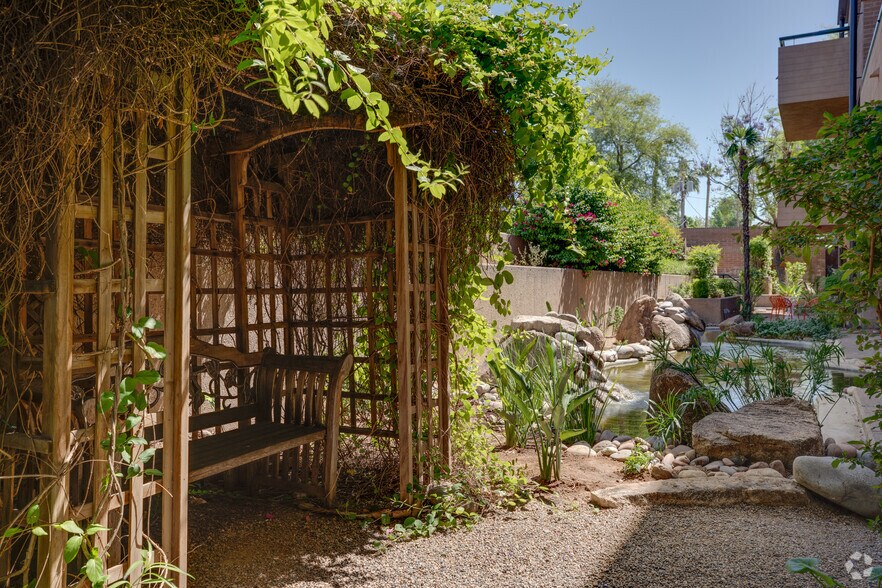 More Photos Of 2025 N 3rd St, Phoenix Unknown For Lease