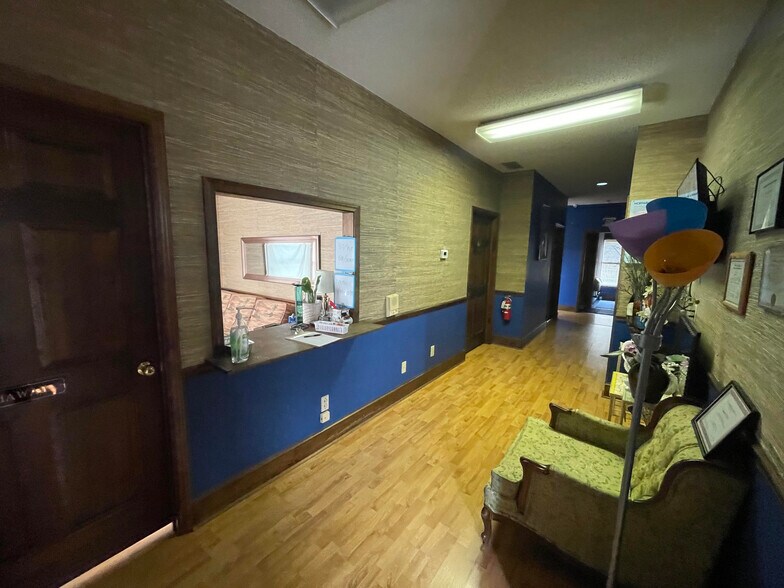 More Photos Of 5808 Monroe Rd, Charlotte Office For Sale