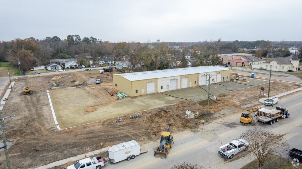 More Photos Of 904 E Russell St, Fayetteville Light Distribution For Lease