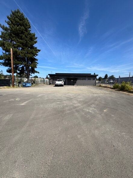 More Photos Of 1351 Wilbur St SE, Salem Warehouse For Sale