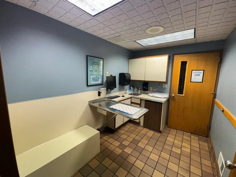 More Photos Of 6273 W River Rd NE, Belmont Veterinarian Kennel For Sale