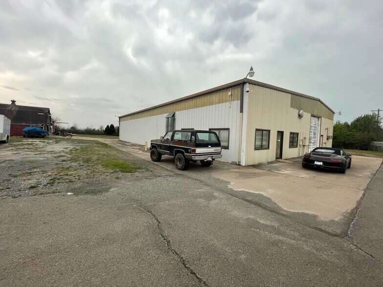 More Photos Of 6901 W Okmulgee Ln, Muskogee Warehouse For Sale