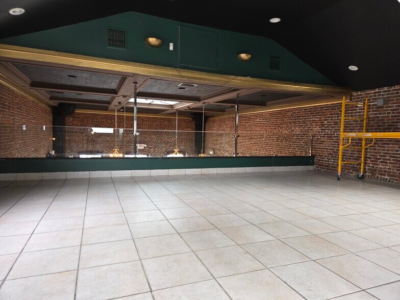 More Photos Of 286 Main St, Port Washington Restaurant For Lease
