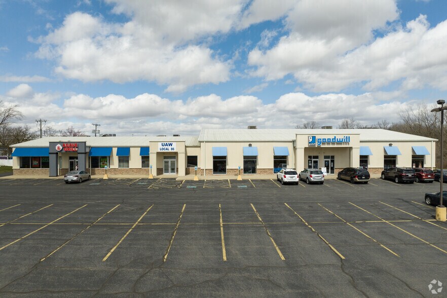 More Photos Of 240 Lagrange St, Napoleon Freestanding For Lease