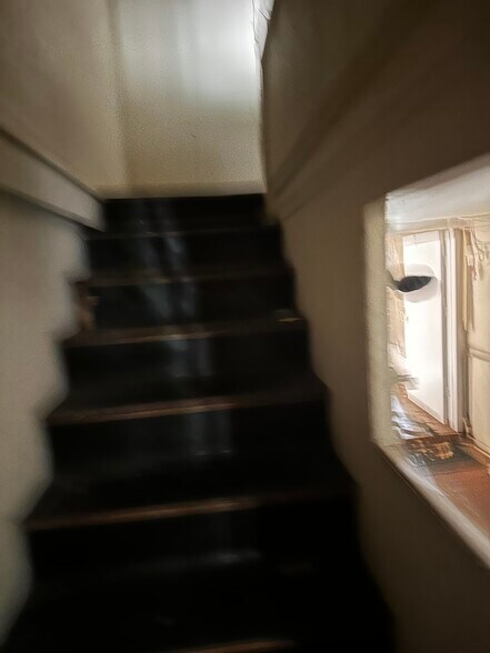 More Photos Of 10 E Main St, Shawnee Storefront For Lease