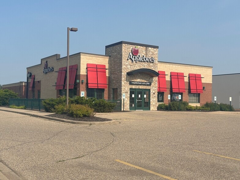 Primary Photo Of 4311 8th St, Wisconsin Rapids Restaurant For Lease