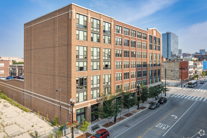 More Photos Of 2300 S Michigan Ave, Chicago Apartments For Lease