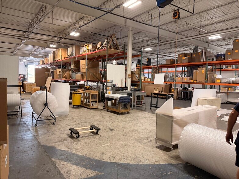 More Photos Of 485 Brown Ct, Oceanside Warehouse For Lease