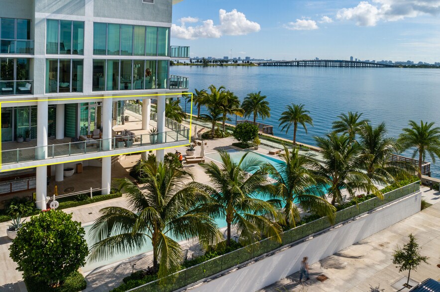 More Photos Of 2955 NE 7th Ave, Miami Storefront Retail Office For Sale