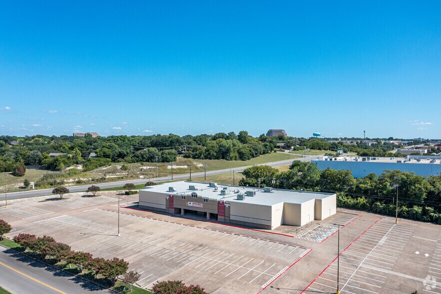 More Photos Of 6801 Ridgmar Meadow Rd, Fort Worth Freestanding For Sale