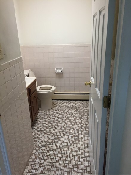 More Photos Of 349 York Rd, Willow Grove Medical For Lease