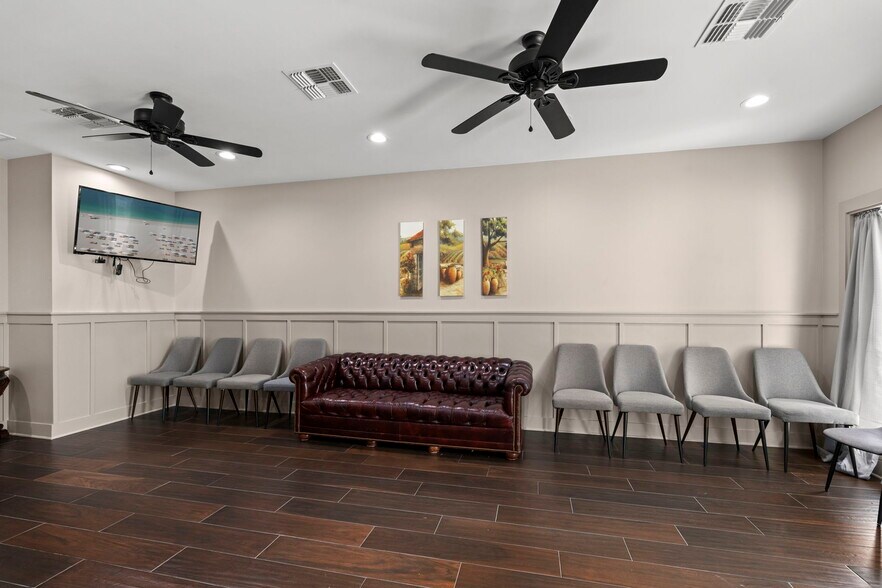 More Photos Of 9518 Tioga Dr, San Antonio Office For Sale