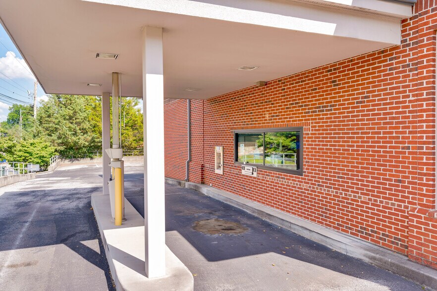 More Photos Of 4712 Hixson Pike, Hixson Bank For Sale