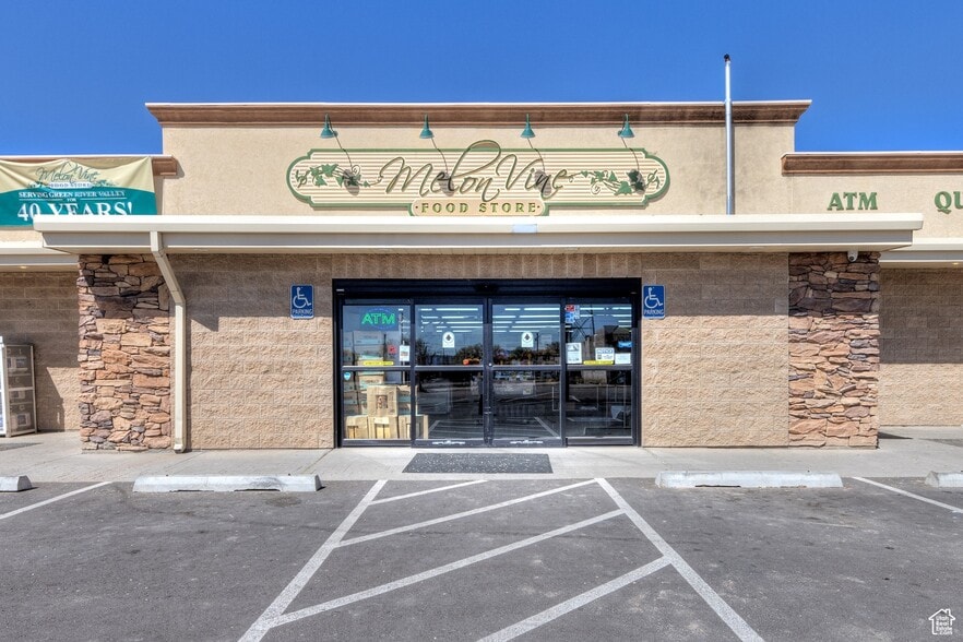 More Photos Of 80 S Broadway St, Green River Supermarket For Sale