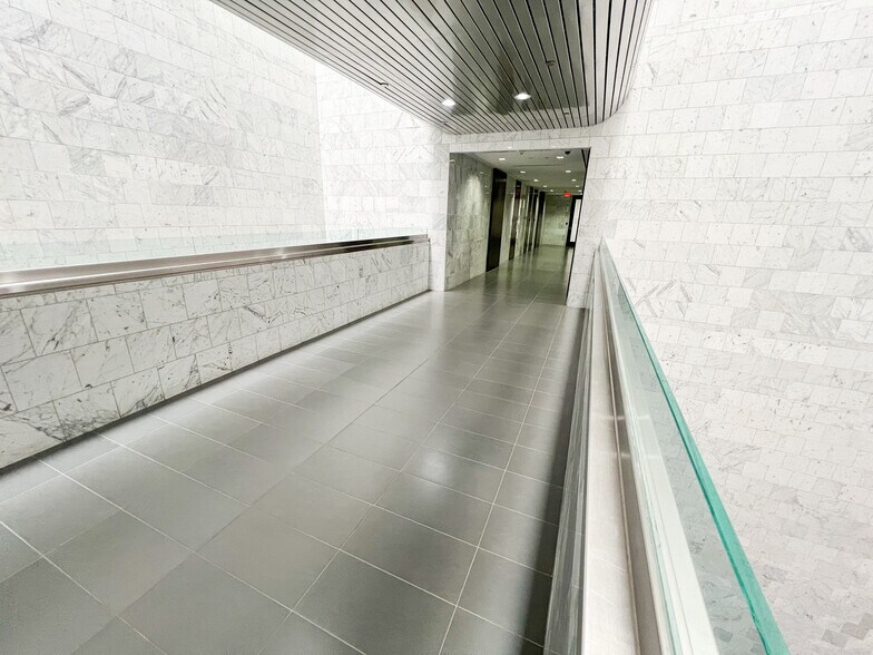 More Photos Of 303 Veterans Airpark Ln, Midland Office For Lease