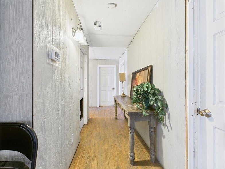 More Photos Of 236 S Oak St, Pecos Storefront For Sale