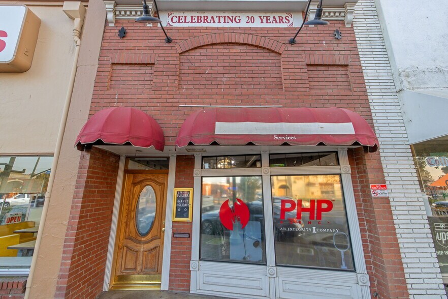 More Photos Of 143 E Tulare Ave, Tulare Storefront For Sale