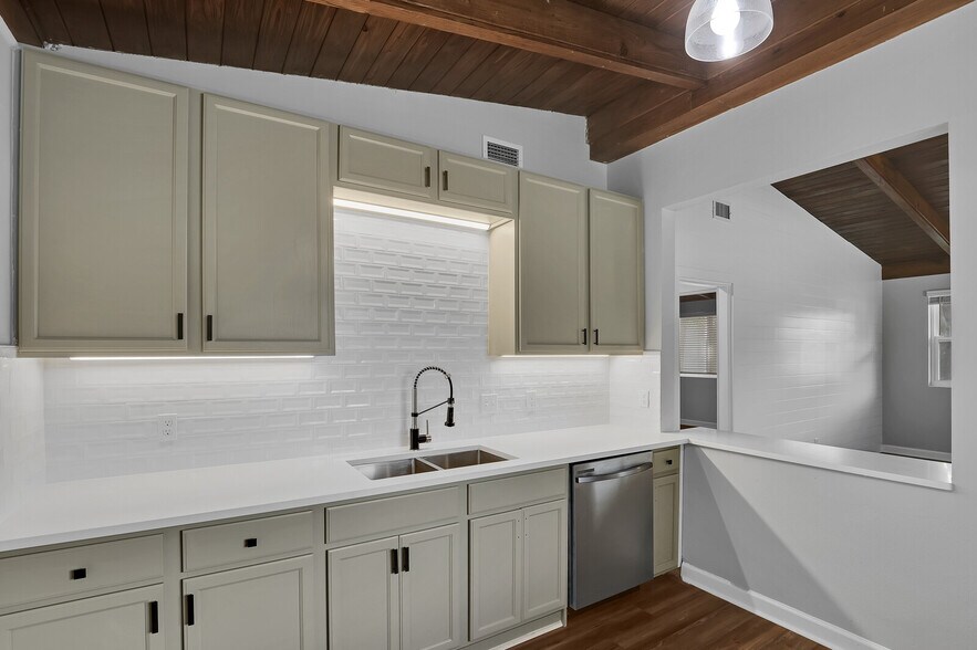 More Photos Of 1813 Seminole Rd, Atlantic Beach Multifamily For Sale