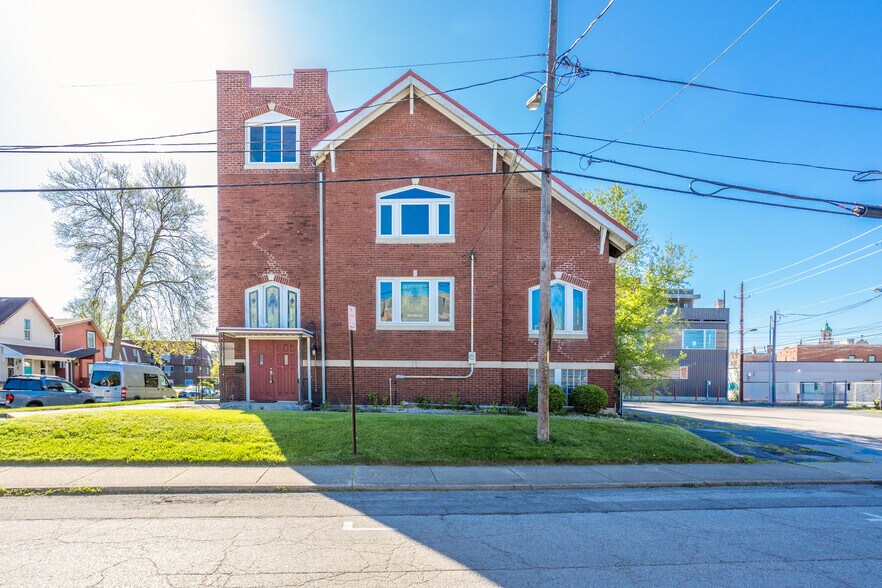 More Photos Of 1001 Hosbrook St, Indianapolis Religious Facility For Sale