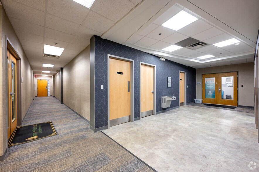 More Photos Of 4701 N Keystone Ave, Indianapolis Office For Sale