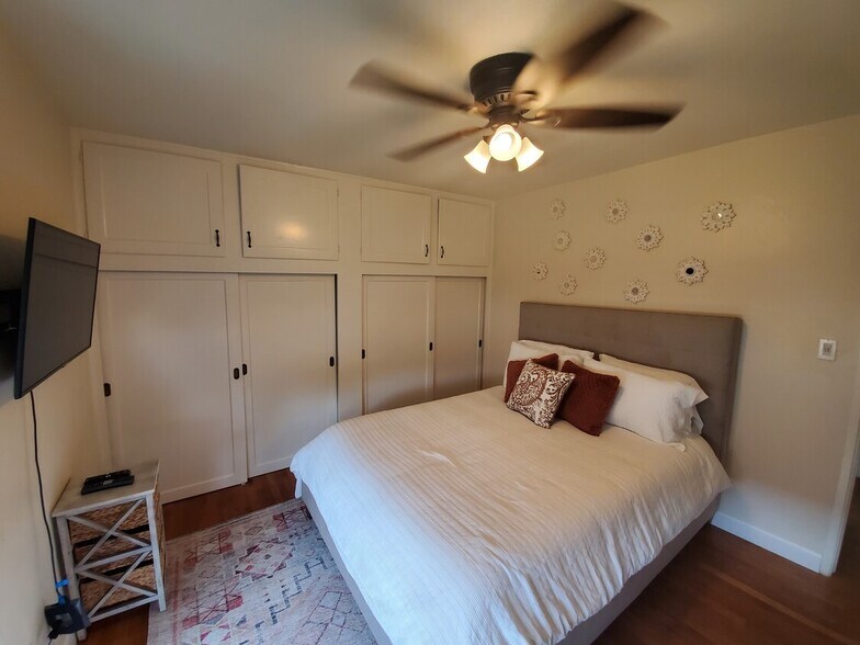 More Photos Of 1558 Ebers St, San Diego Apartments For Sale