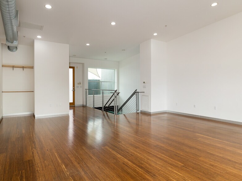 More Photos Of 227 California St, El Segundo Loft Creative Space For Lease