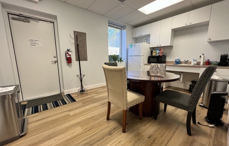 More Photos Of 109 Olde Greenwich Dr, Fredericksburg Office For Lease