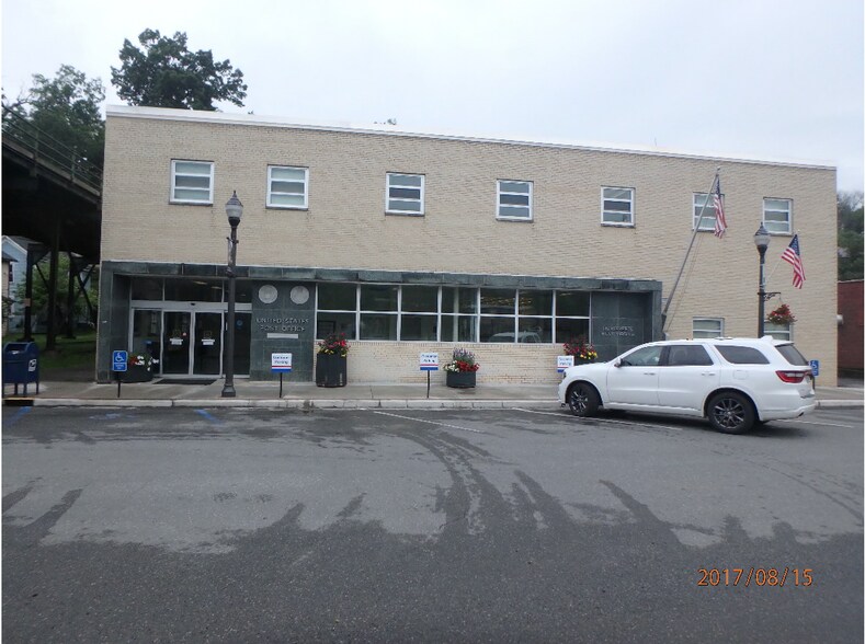 More Photos Of 314 W Edgar Ave, Ronceverte Post Office For Lease