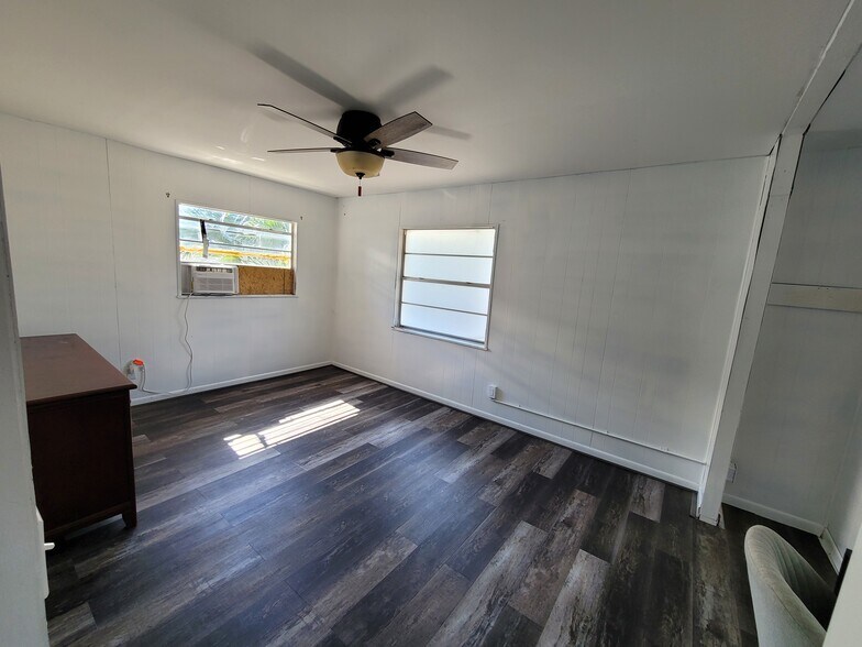 More Photos Of 4830 Gall Blvd, Zephyrhills Flex For Lease