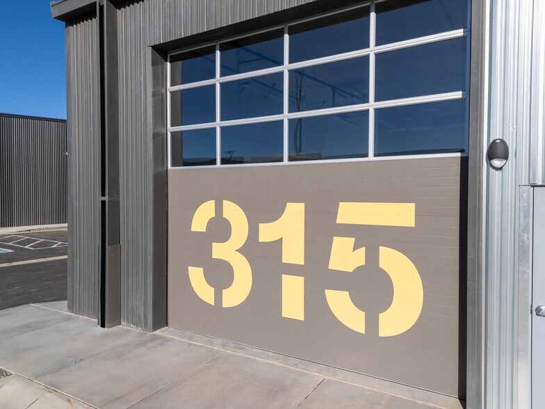 More Photos Of 450 W 66th St, Loveland General Retail For Lease