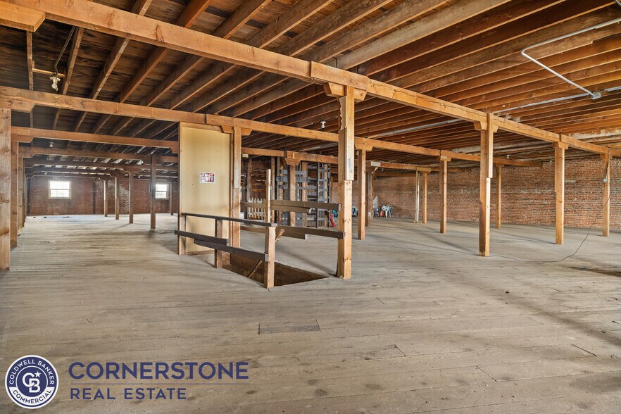 More Photos Of 350 N Kimball St, Casper Flex For Sale