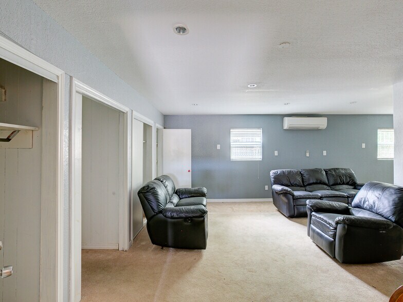 More Photos Of 2627 Manor Rd, Austin Hotel For Sale