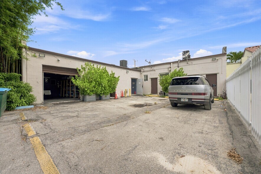 More Photos Of 610-618 NE 124th St, North Miami Office For Sale