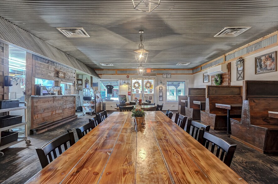 More Photos Of 117 S Franklin St, Colbert Restaurant For Sale