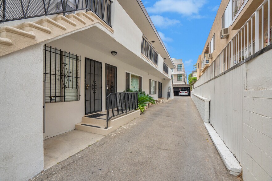 More Photos Of 1010 N Orange Grove Ave, West Hollywood Apartments For Sale