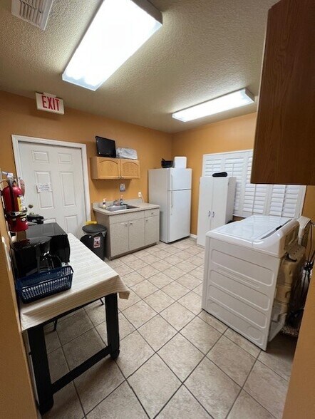 More Photos Of 16606 N Dale Mabry Hwy, Tampa Medical For Sale