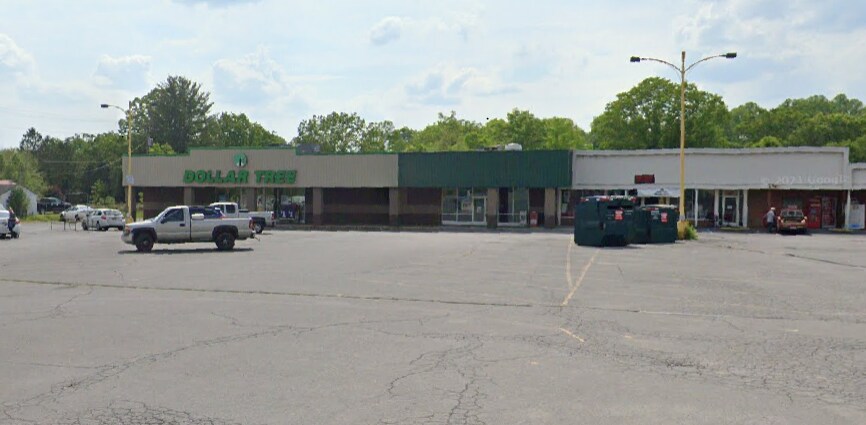 Primary Photo Of 803 Main St E, Oak Hill Unknown For Lease