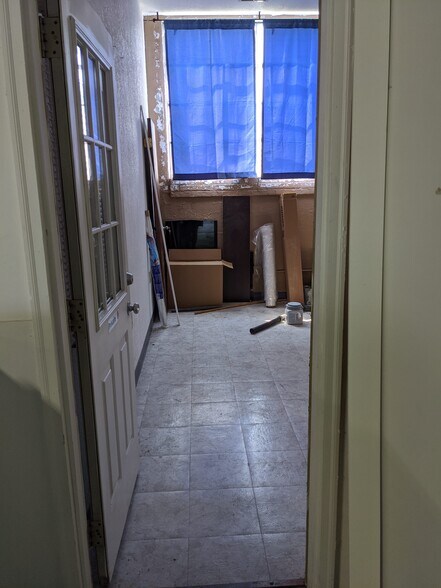 More Photos Of 250 S Kinzie Ave, Bradley Flex For Sale