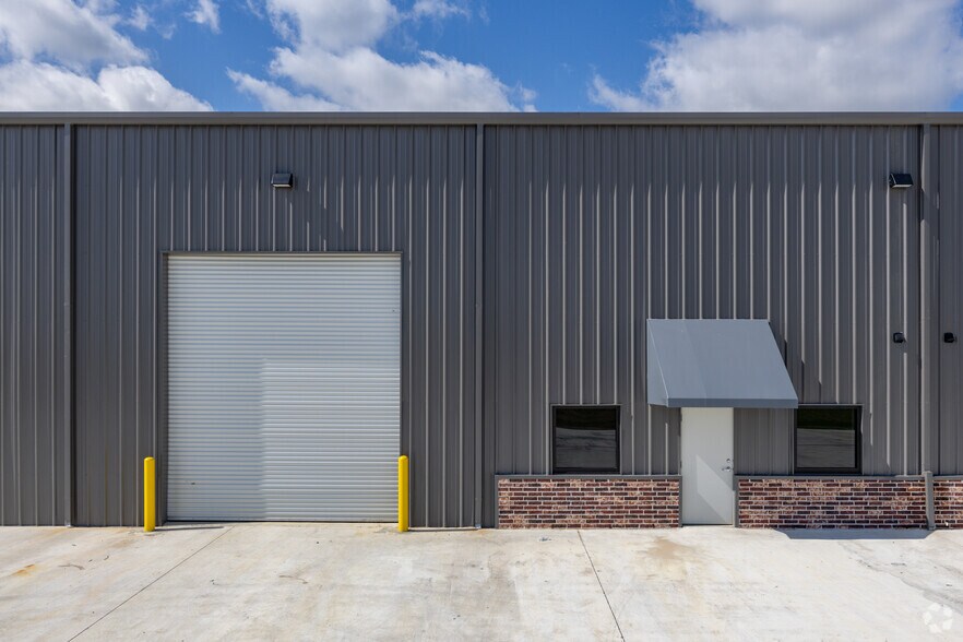 More Photos Of 900 W Jade Ave, Port Arthur Manufacturing For Lease