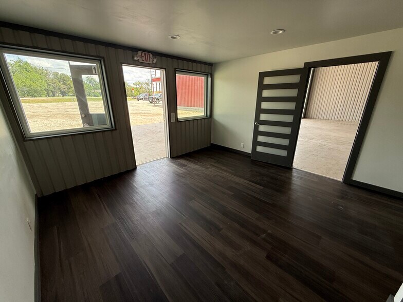 More Photos Of 4235 FM 78, McQueeney Flex For Lease