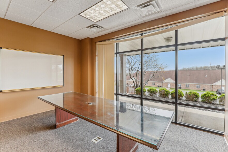 More Photos Of 60 Overbrook Dr, Monroe Flex For Sale