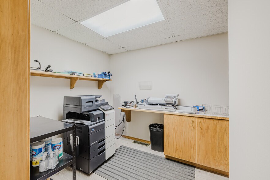 More Photos Of 975 5th St, Elko Office For Lease