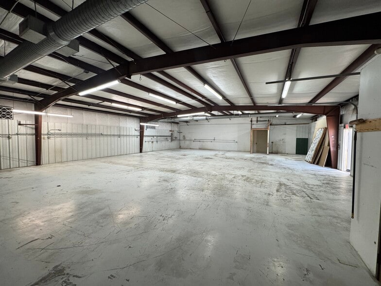 More Photos Of 102 S 111th Ave, Tulsa Warehouse For Sale